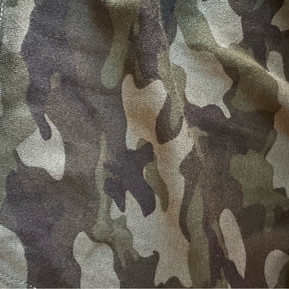 All Access x Bandier Green Camo Muscle Tank Size Small - Picture 5 of 5